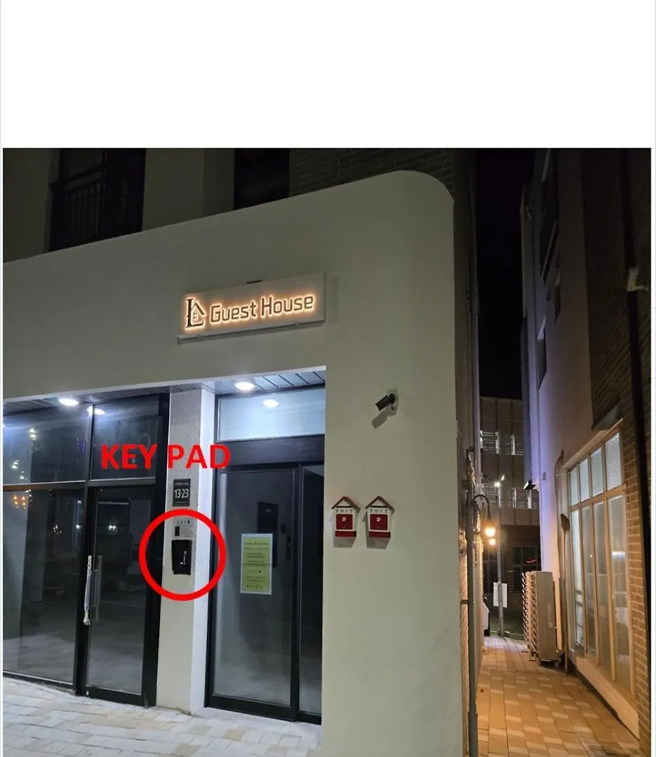 Incheon Airport Guesthouse L بيت ضيافة